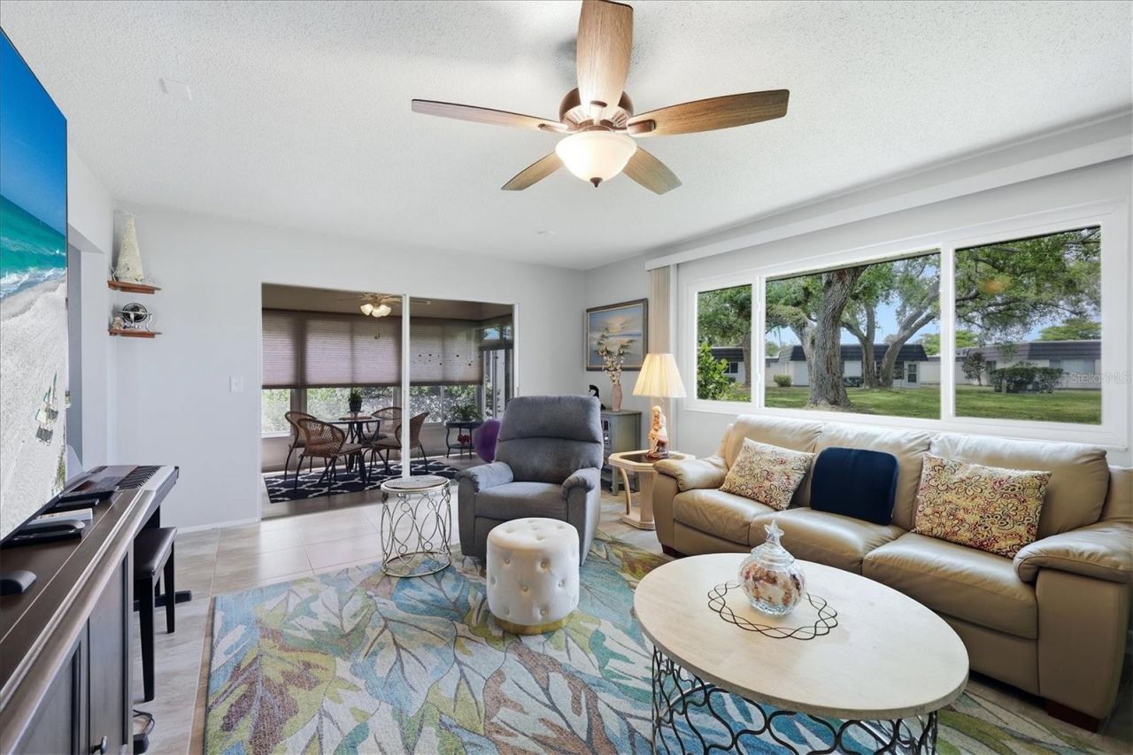 1333 Glen Oaks Drive E, Unit 135, Sarasota, FL 34232 Photo