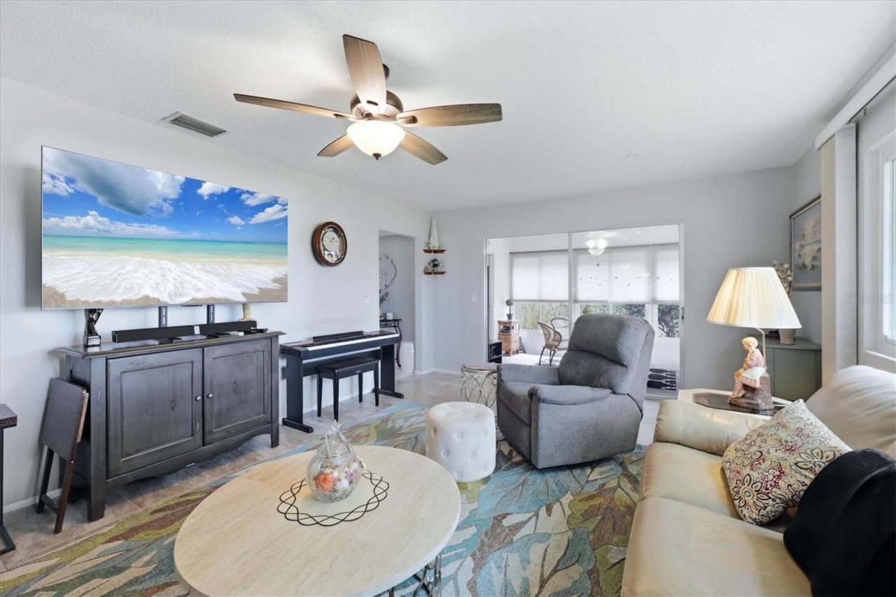 1333 Glen Oaks Drive E, Unit 135, Sarasota, FL 34232 Photo