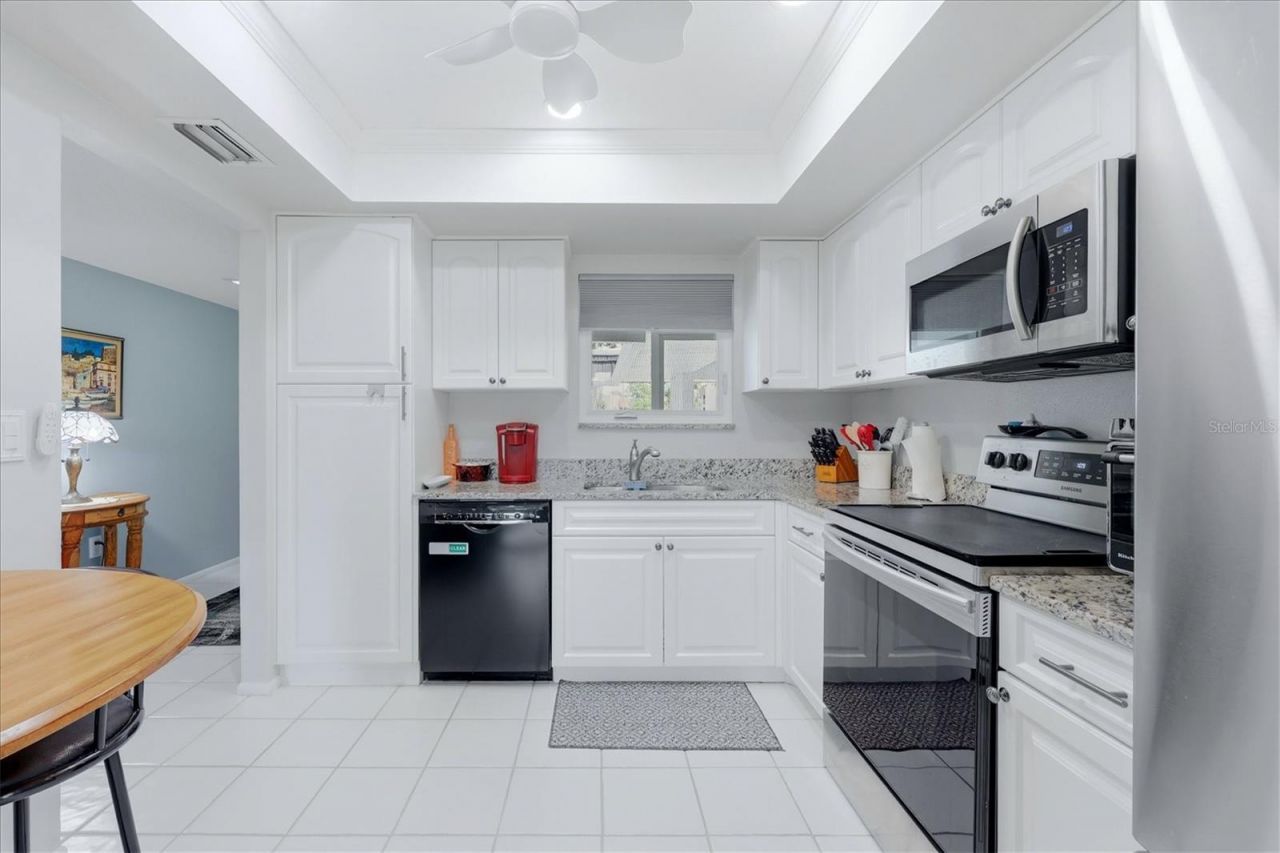 1333 Glen Oaks Drive E, Unit 135, Sarasota, FL 34232 Photo