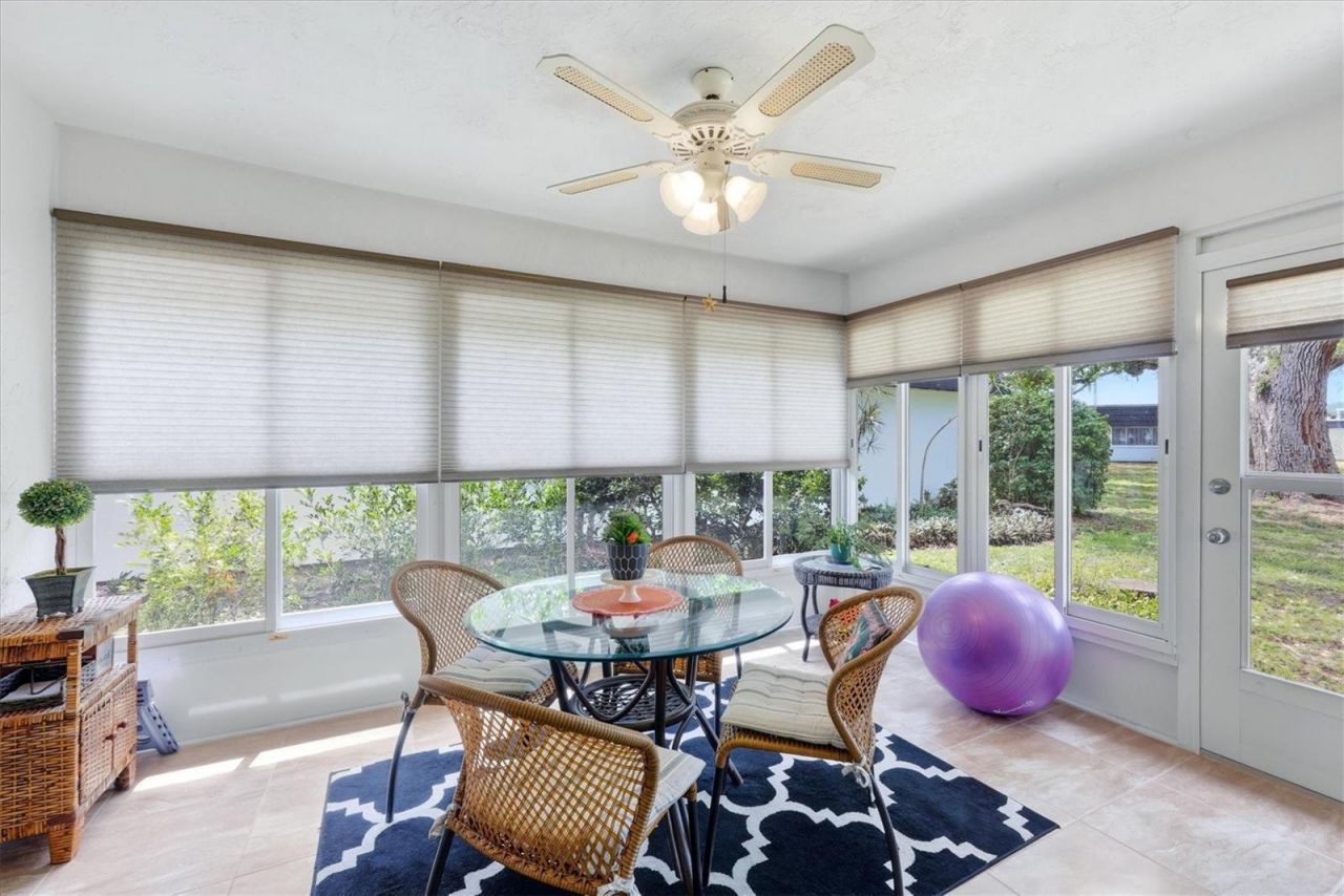 1333 Glen Oaks Drive E, Unit 135, Sarasota, FL 34232 Photo