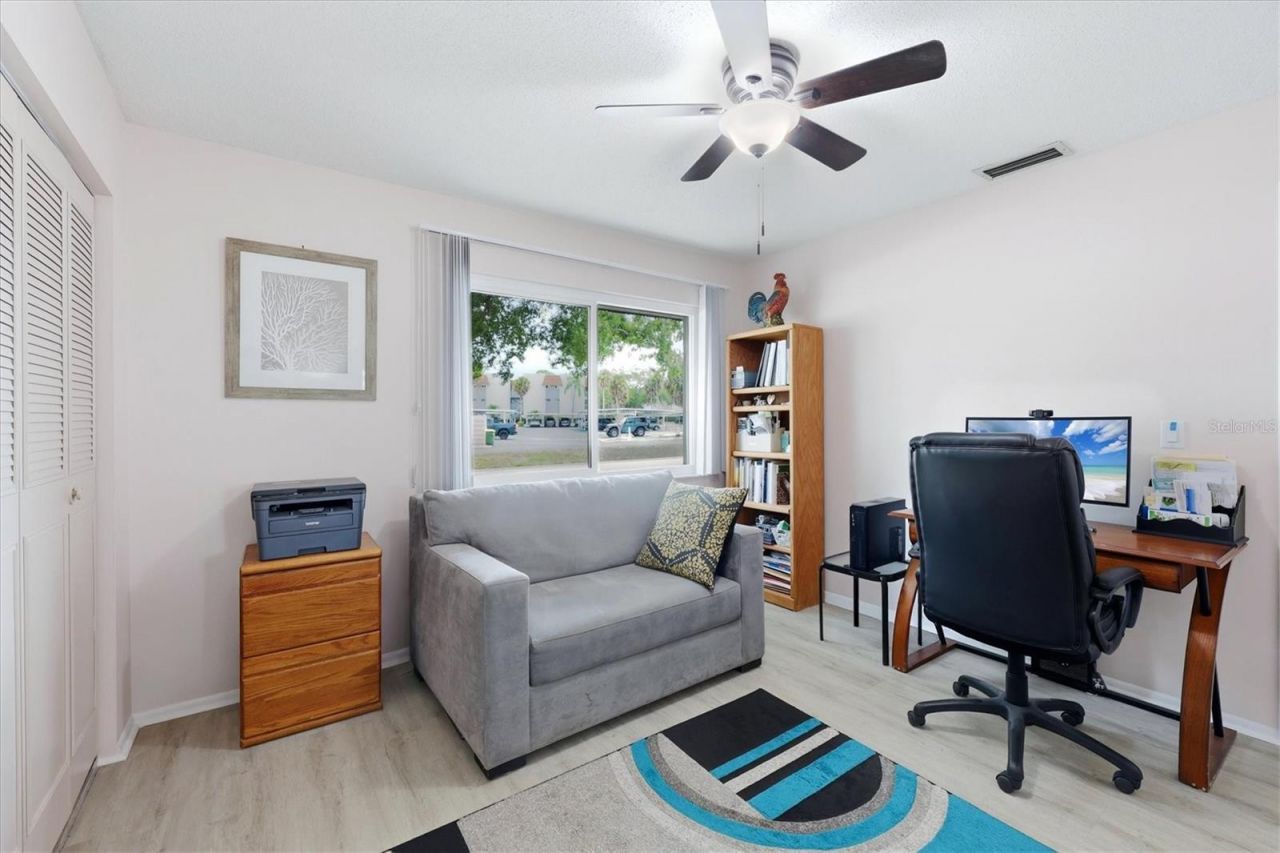 1333 Glen Oaks Drive E, Unit 135, Sarasota, FL 34232 Photo