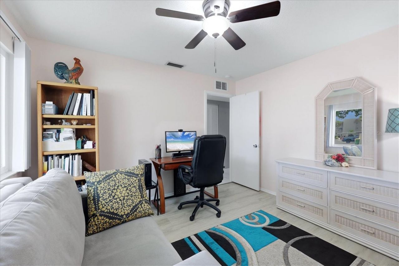 1333 Glen Oaks Drive E, Unit 135, Sarasota, FL 34232 Photo