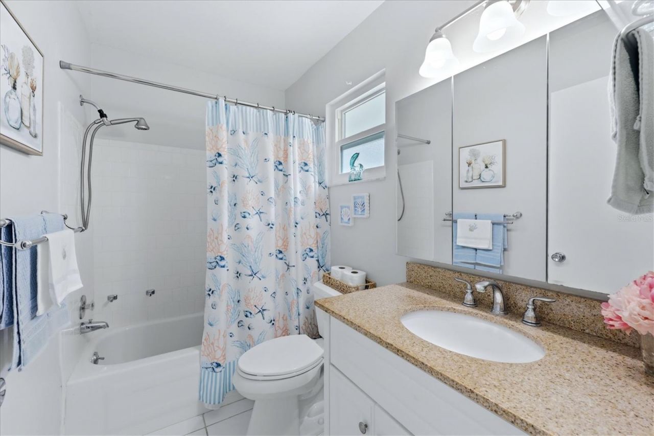 1333 Glen Oaks Drive E, Unit 135, Sarasota, FL 34232 Photo