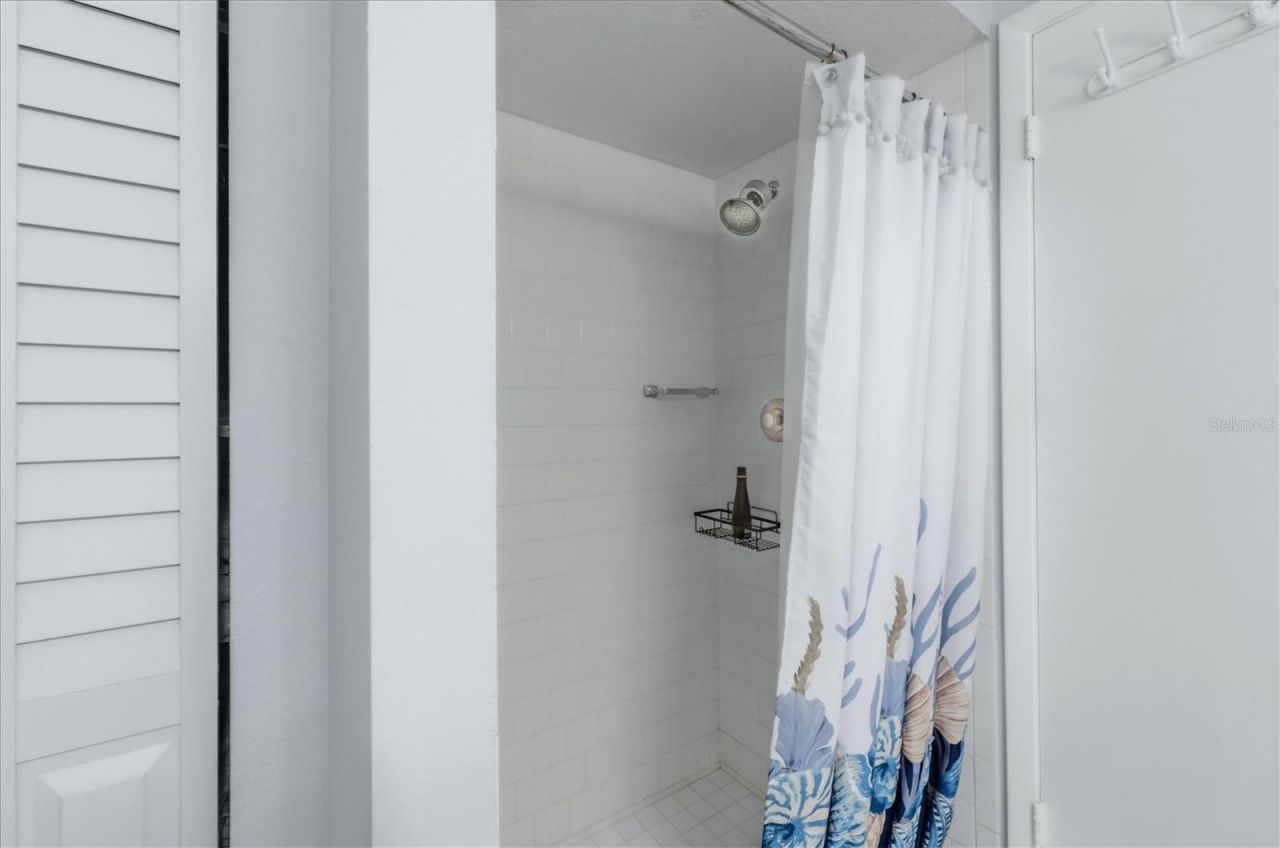 1333 Glen Oaks Drive E, Unit 135, Sarasota, FL 34232 Photo