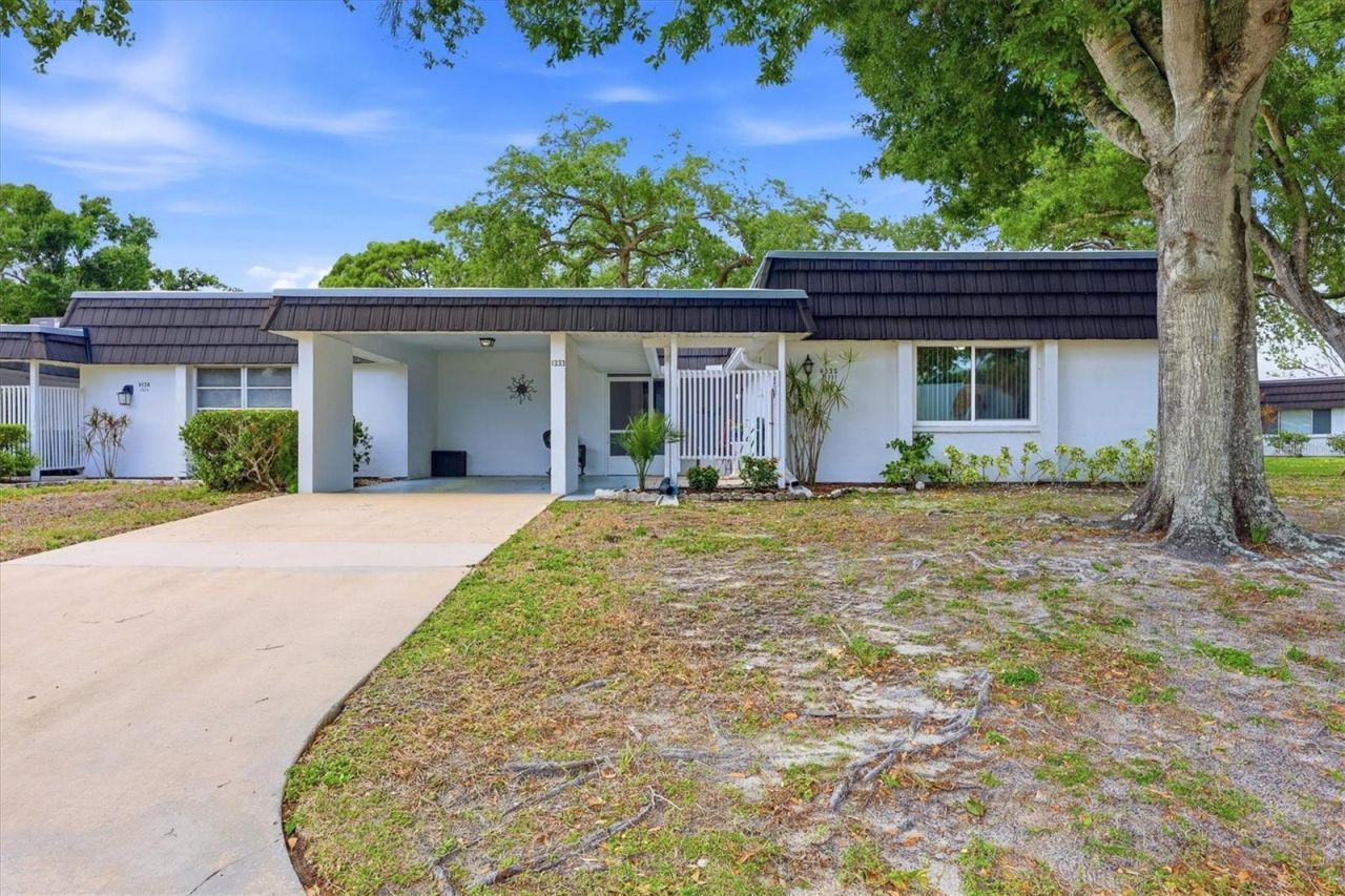 1333 Glen Oaks Drive E, Unit 135, Sarasota, FL 34232 Photo