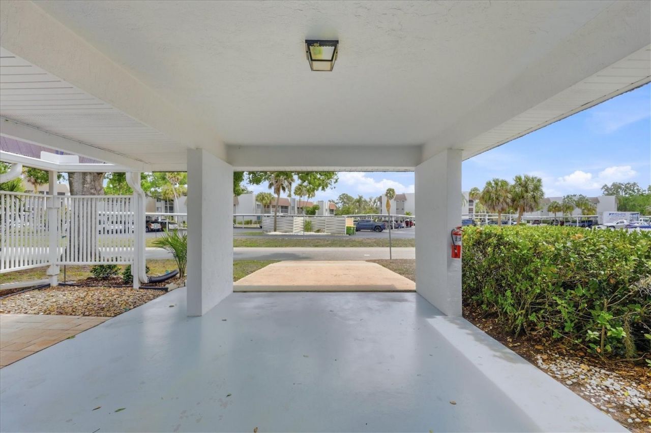 1333 Glen Oaks Drive E, Unit 135, Sarasota, FL 34232 Photo