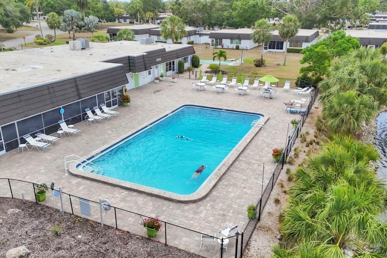 1333 Glen Oaks Drive E, Unit 135, Sarasota, FL 34232 Photo