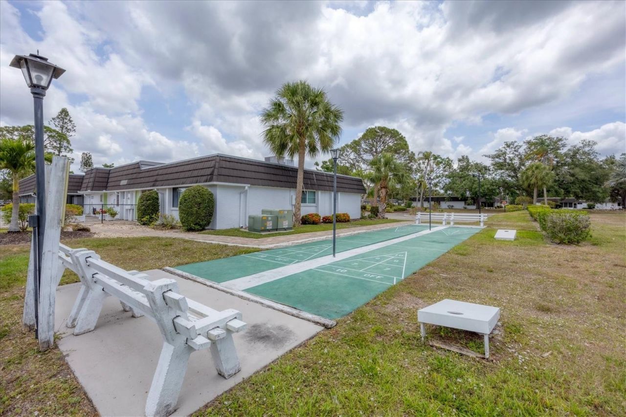 1333 Glen Oaks Drive E, Unit 135, Sarasota, FL 34232 Photo