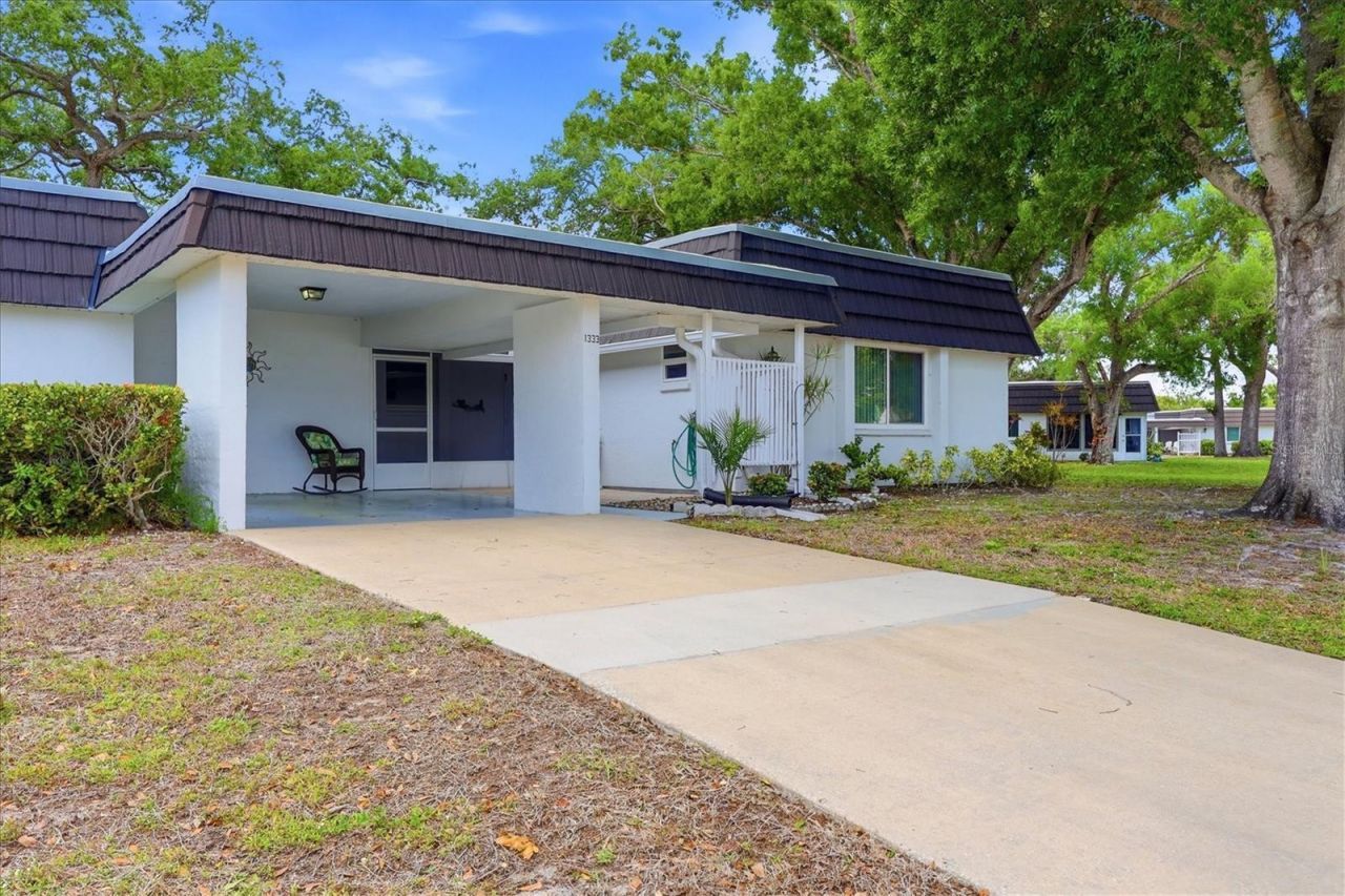 1333 Glen Oaks Drive E, Unit 135, Sarasota, FL 34232 Photo