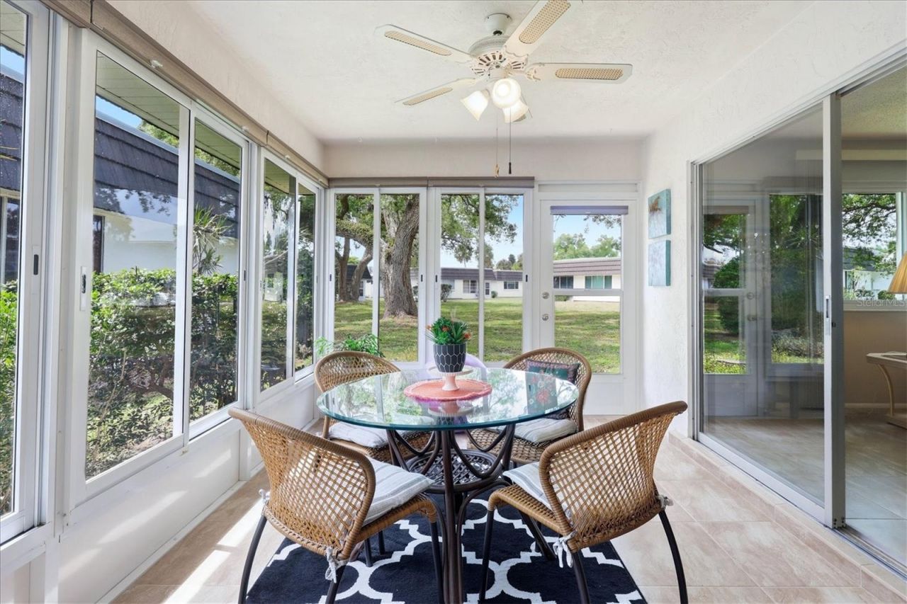 1333 Glen Oaks Drive E, Unit 135, Sarasota, FL 34232 Photo