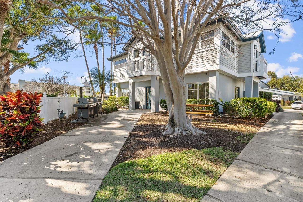 1332 Siesta Bayside Drive, Unit 1332C, Sarasota, FL 34242 Photo