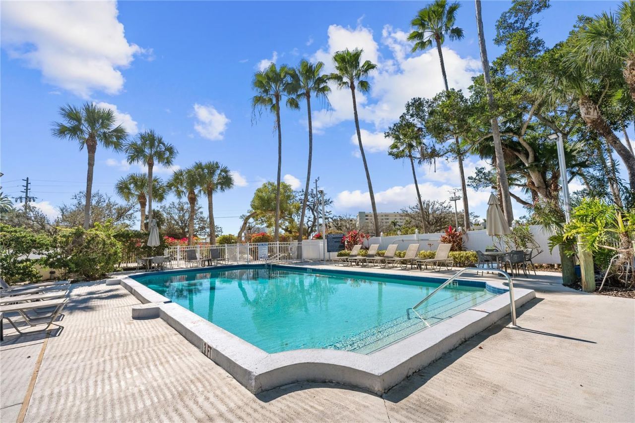 1332 Siesta Bayside Drive, Unit 1332C, Sarasota, FL 34242 Photo