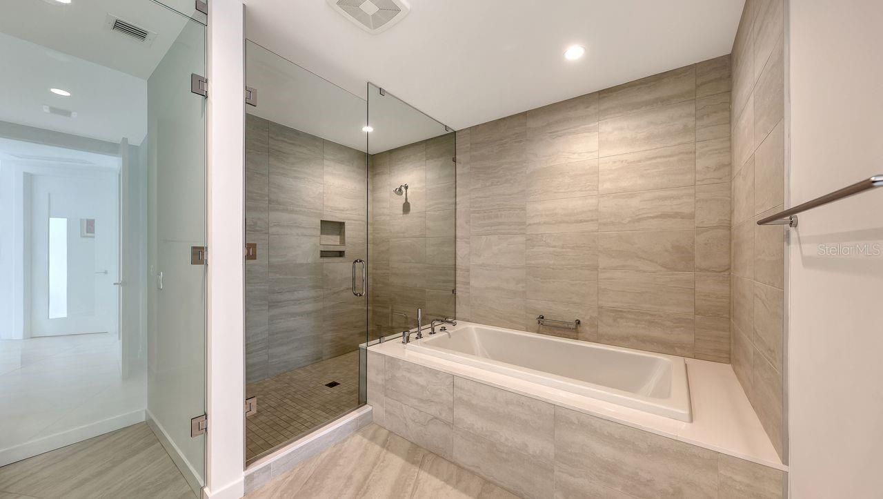 301 Quay Commons, Unit 1210, Sarasota, FL 34236 Photo