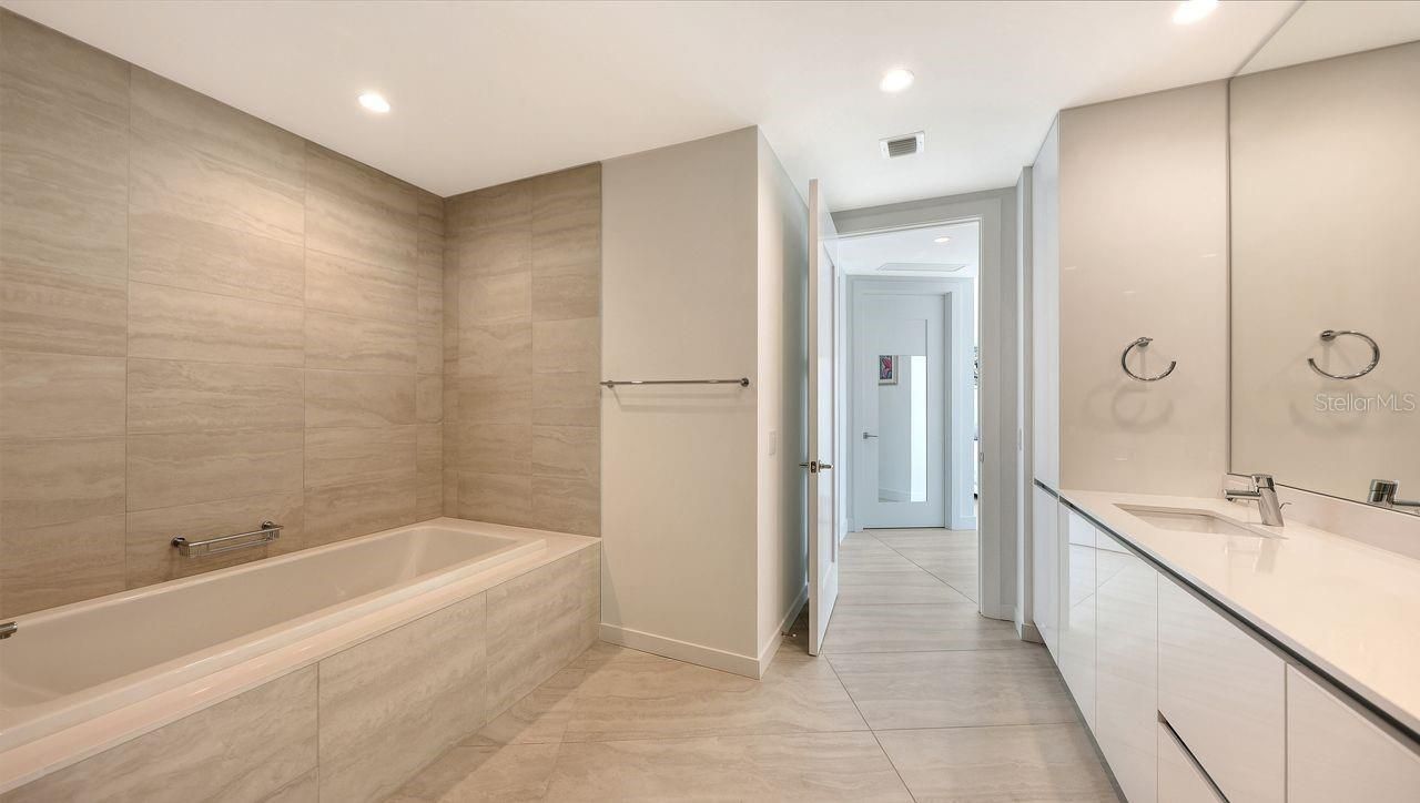 301 Quay Commons, Unit 1210, Sarasota, FL 34236 Photo