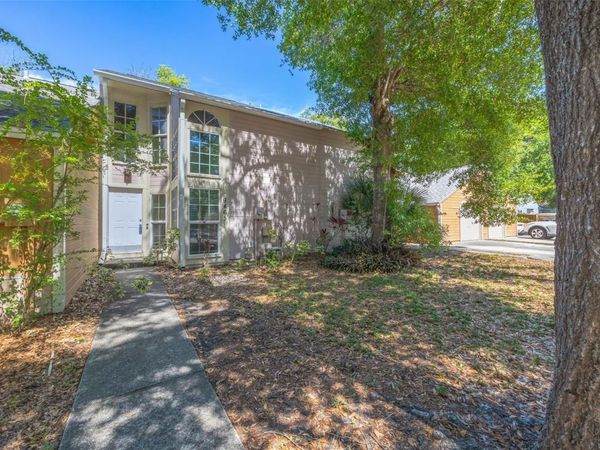 9465 FOREST HILLS CIRCLE, TAMPA, FL 33612