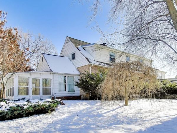 600 Riverwoods Road , Mettawa, IL 60045