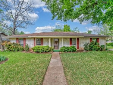 533 Topeka Drive, Woodway, TX 76712