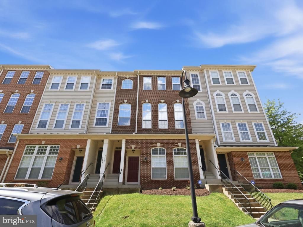 6256 Woodruff Springs Way, Unit 22, Haymarket, VA 20169 Main Photo