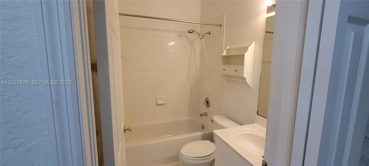5640 NW 115th Ct, Unit 211, Doral, FL 33178 Photo