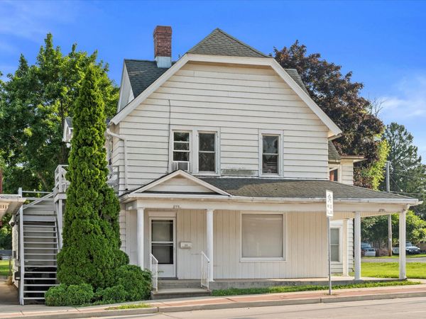 229 W Main St, Waterford, WI 53185