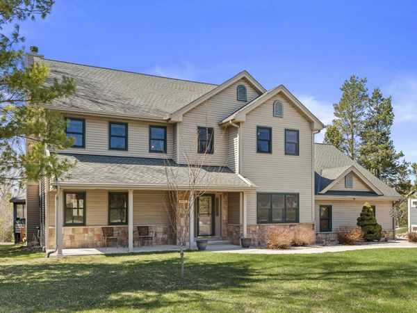 8513 S 47th St, Franklin, WI 53132