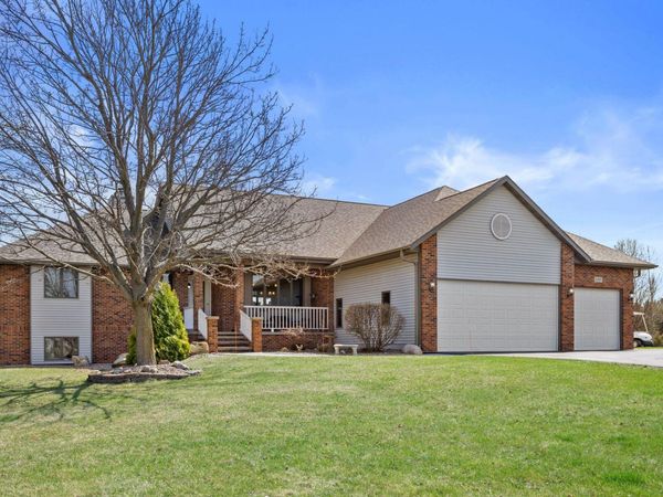 3107 67th Dr, Yorkville, WI 53182