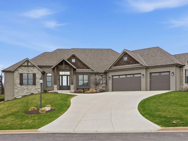 1636 Upland Ct, Hartland, WI 53029