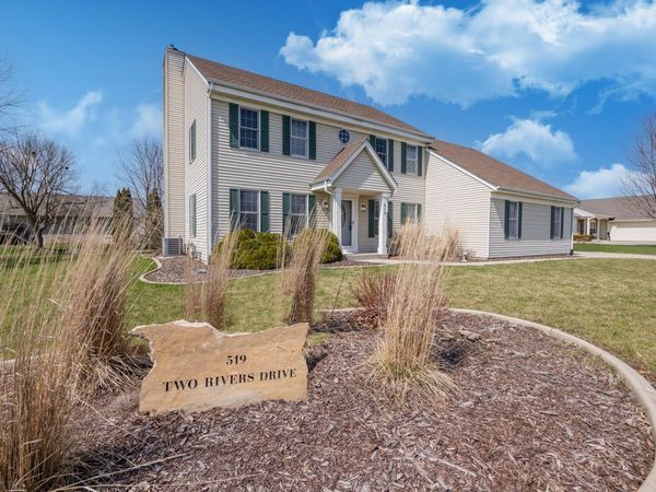 519 Two Rivers Dr, Mukwonago, WI 53149
