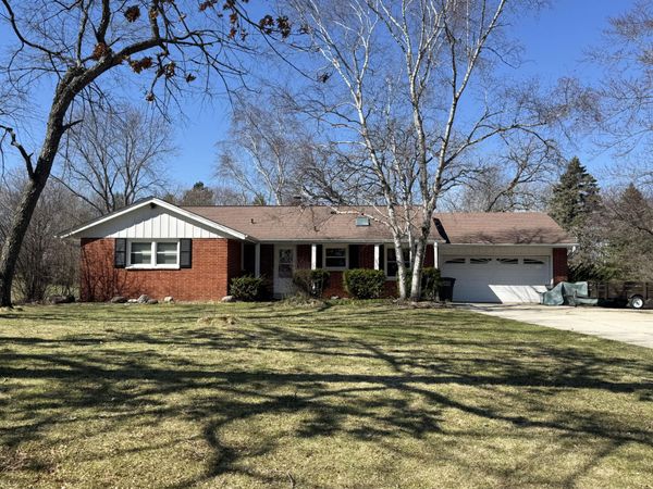 W300S2975 Snowdon Dr, Genesee, WI 53188