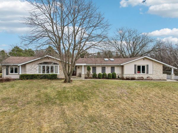 W338S4370 Drumlin Dr, Genesee, WI 53118