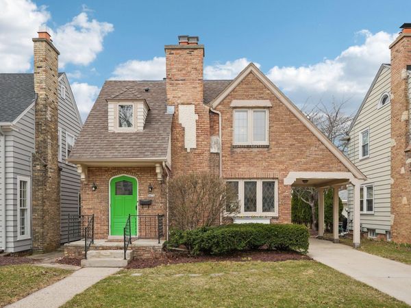 5671 N Bay Ridge Ave, Whitefish Bay, WI 53217