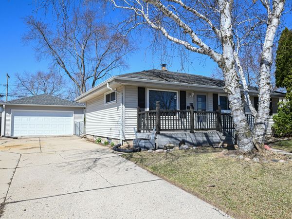 727 10th Ave, Grafton, WI 53024