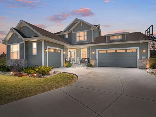 W148N10450 Blackbird Pt, Germantown, WI 53022