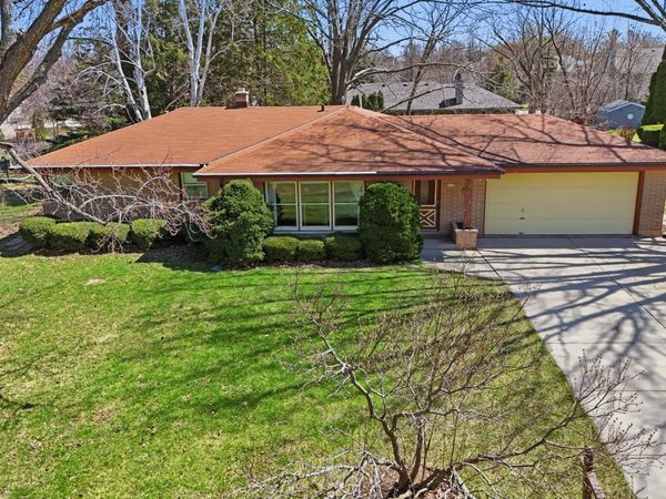 4600 S 121st St, Greenfield, WI 53228