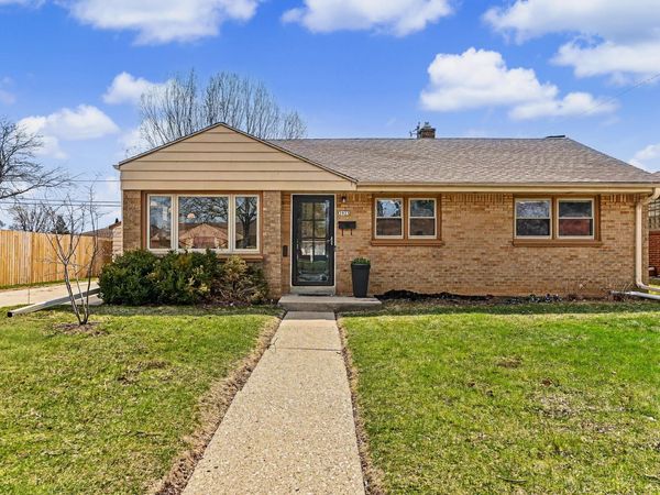 3923 E Iona Ter, Cudahy, WI 53110