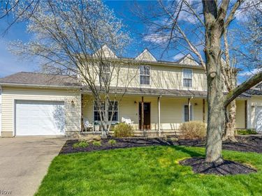 2325 Lakeside Drive , Lakemore, OH 44250