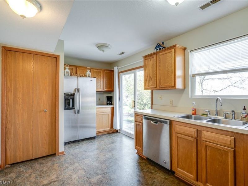 2325 Lakeside Drive, Lakemore, OH 44250 Photo 11