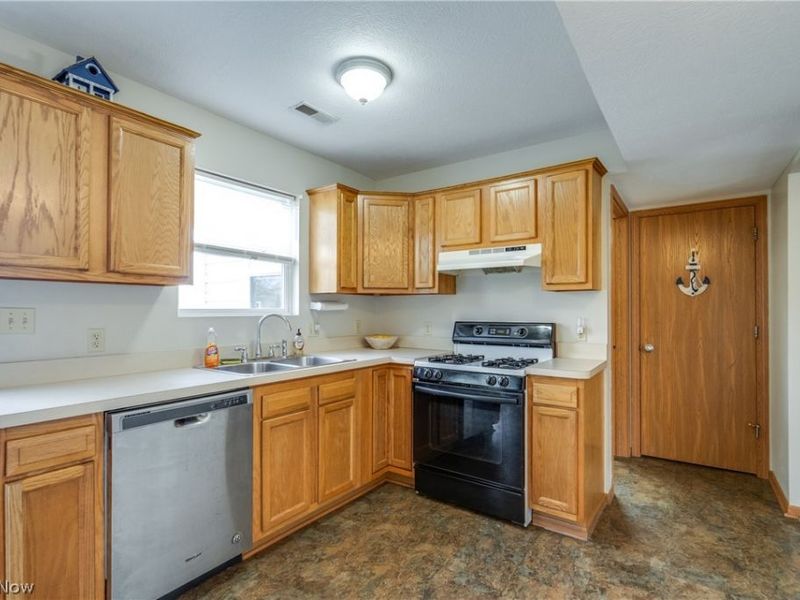 2325 Lakeside Drive, Lakemore, OH 44250 Photo 12