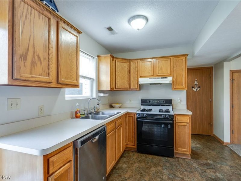 2325 Lakeside Drive, Lakemore, OH 44250 Photo 13