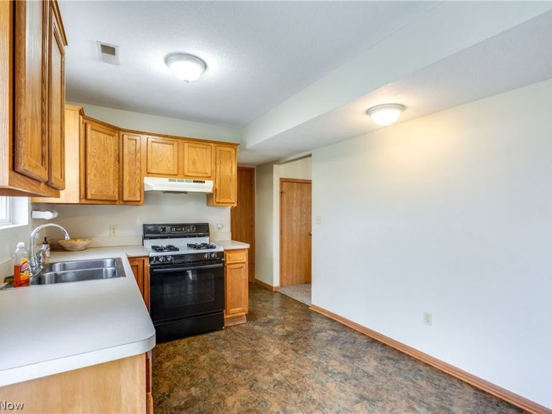 2325 Lakeside Drive, Lakemore, OH 44250 Photo 14