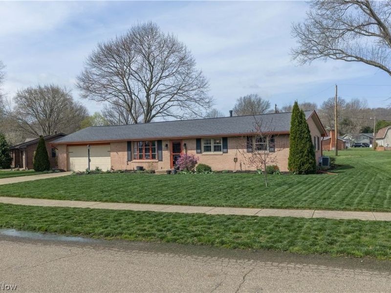 1126 3rd Street SW, New Philadelphia, OH 44663 Photo 3