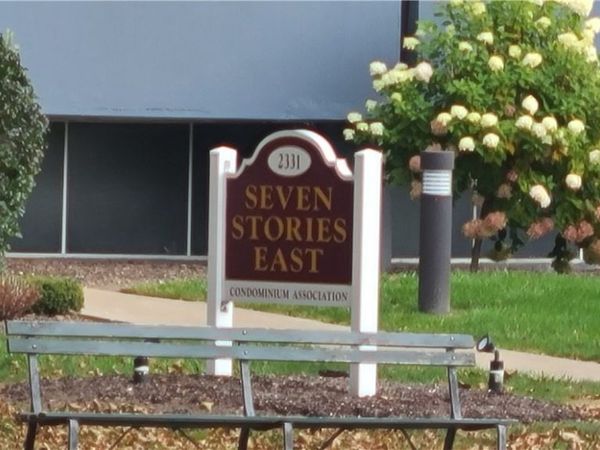 2331 E Market Street , Akron, OH 44312