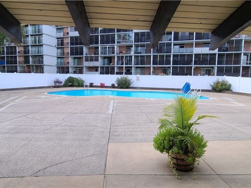 2331 E Market Street, Akron, OH 44312 Photo 10