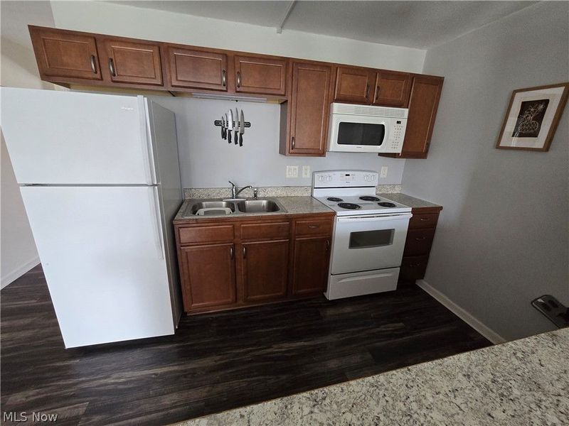 2331 E Market Street, Akron, OH 44312 Photo 6