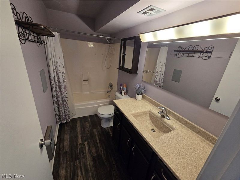 2331 E Market Street, Akron, OH 44312 Photo 8