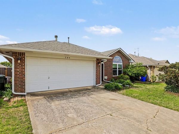 704 Tioga Circle, Norman, OK 73071
