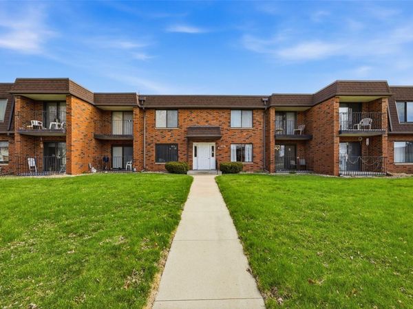 5716 Golden Court NE, Unit 52, Cedar Rapids, IA 52402