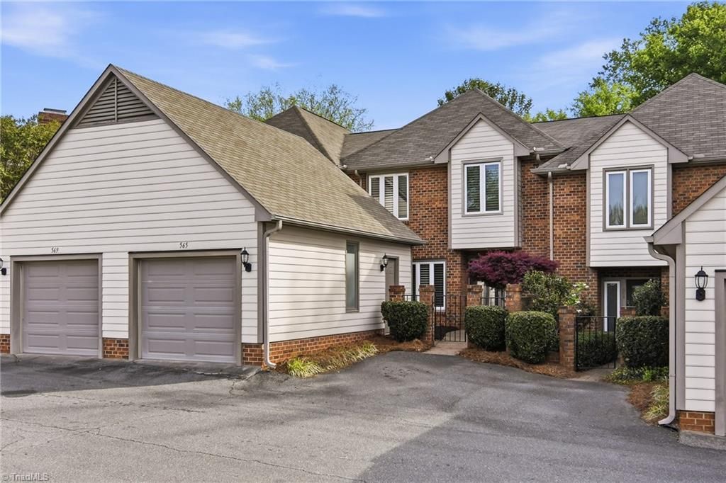 565 Sherwood Hills Drive, Winston-Salem, NC 27104 Main Photo