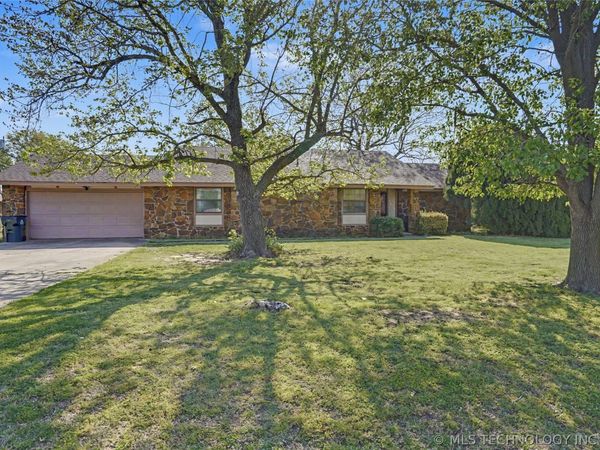 8217 N 165th Avenue , Owasso, OK 74055