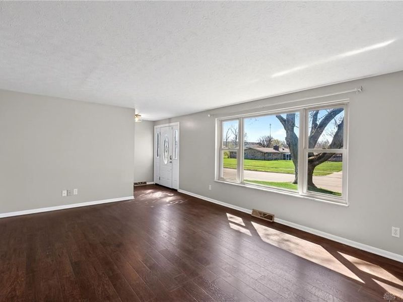 549 E Alkaline Springs Road, Vandalia, OH 45377 Photo 8